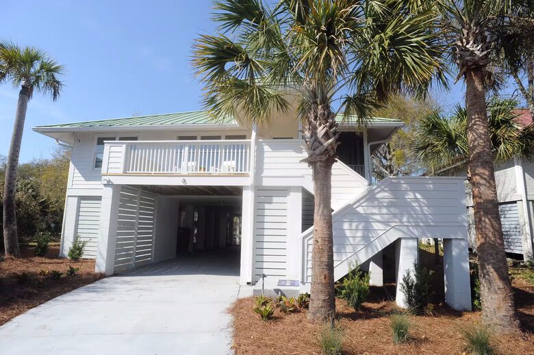 Isle of Palms Beach Retreat with Lagoon-Side Firepit - Isle of Palms, South Carolina