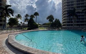 Ático en primera línea de playa en la planta 19 con amplias vistas al golfo - Marco Island, Florida