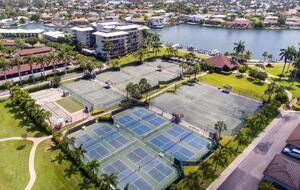 Ático en primera línea de playa en la planta 19 con amplias vistas al golfo - Marco Island, Florida