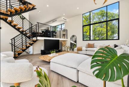 Sleek Modern Retreat on Beautiful Key Biscayne - Key Biscayne, Florida