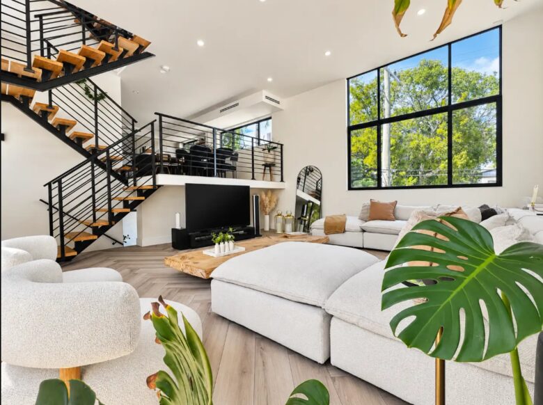 Sleek Modern Retreat on Beautiful Key Biscayne - Key Biscayne, Florida