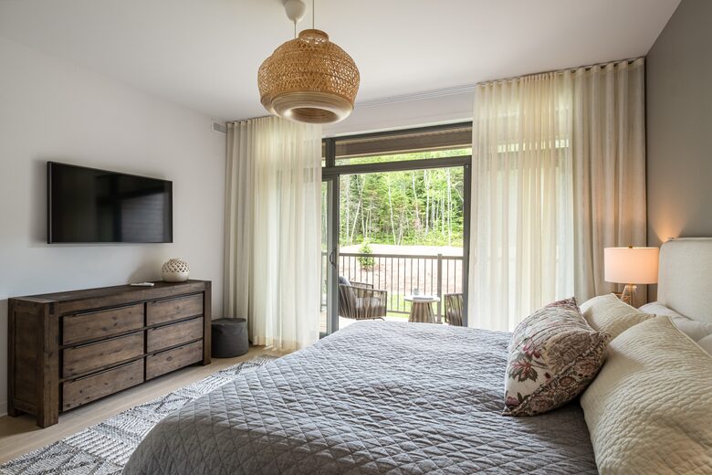 Modern Tremblant Escape with Sweeping Laurentian Views - Mont-Tremblant, Canada