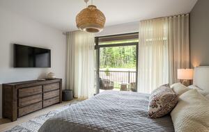 Modern Tremblant Escape with Sweeping Laurentian Views - Mont-Tremblant, Canada