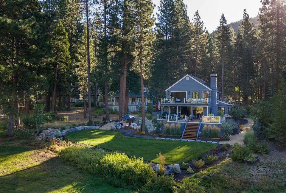 Glenbrook Retreat Surrounded by Towering Pines - Glenbrook, Nevada