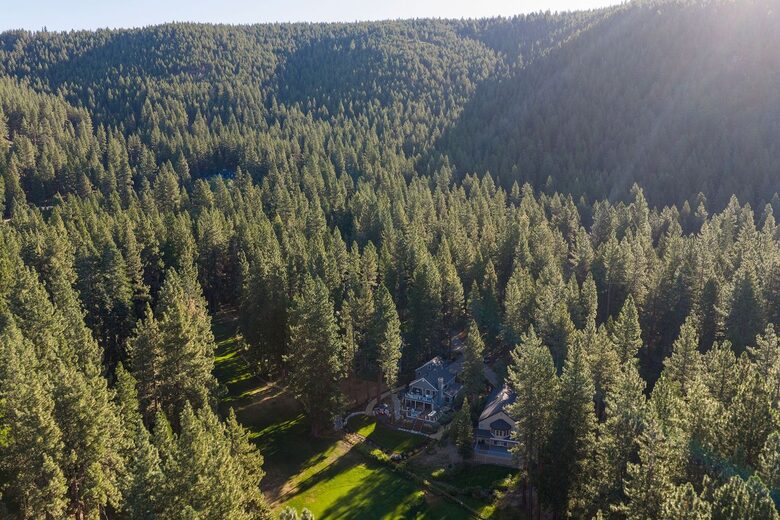 Glenbrook Retreat Surrounded by Towering Pines - Glenbrook, Nevada