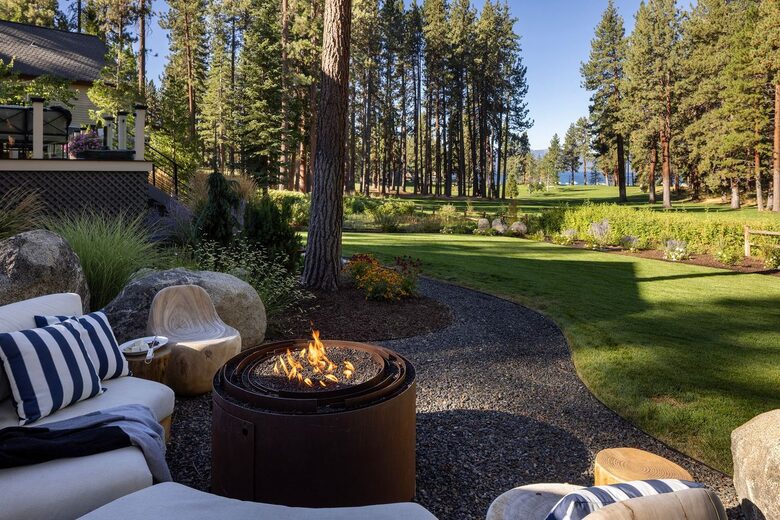 Glenbrook Retreat Surrounded by Towering Pines - Glenbrook, Nevada