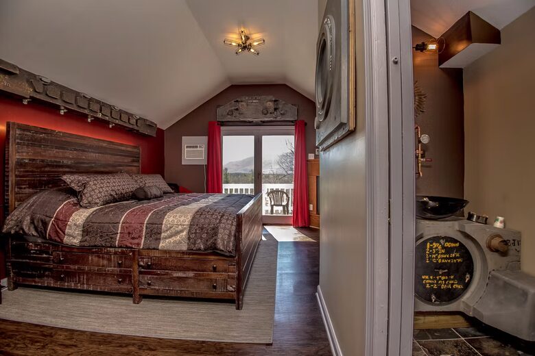Historic North Conway Estate with White Mountain Views - North Conway, New Hampshire