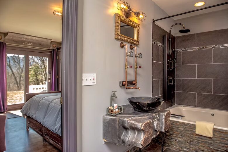 Historic North Conway Estate with White Mountain Views - North Conway, New Hampshire