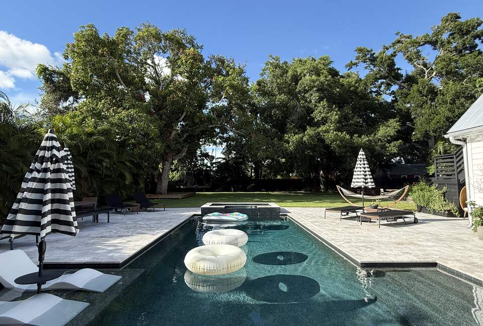 Palmetto Retreat with Private Pool and Tropical Backyard - Palmetto, Florida