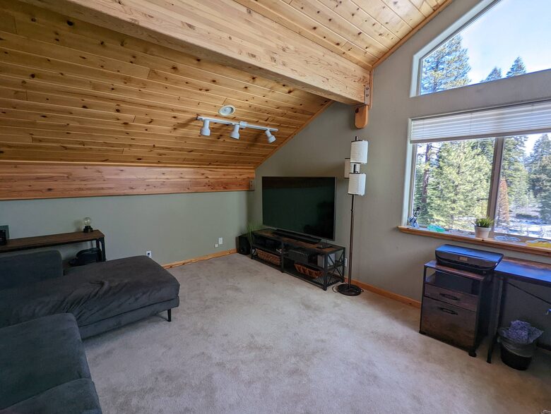 Truckee Escape Near Sawtooth Trails and Historic Downtown - Truckee, California