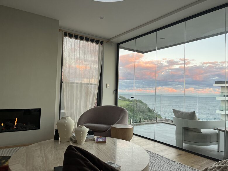Tamarama Oceanfront Residence with Sweeping Coastal Views - Sydney, Australia