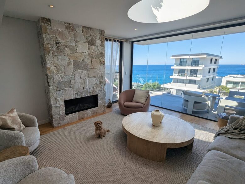 Tamarama Oceanfront Residence with Sweeping Coastal Views - Sydney, Australia