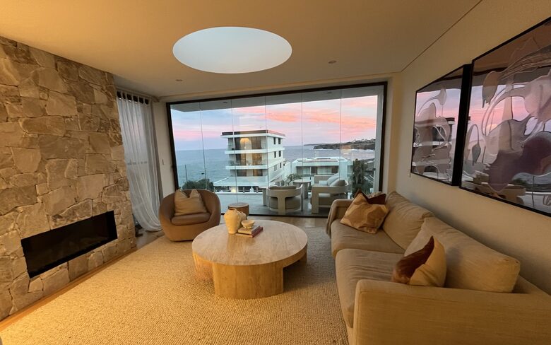 Tamarama Oceanfront Residence with Sweeping Coastal Views - Sydney, Australia