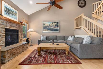 Steamboat Springs Mountain Retreat with Hot Tub and Shuttle - Steamboat Springs, Colorado