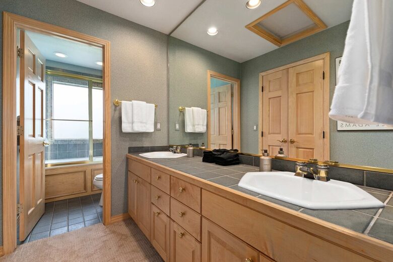 Steamboat Springs Mountain Retreat with Hot Tub and Shuttle - Steamboat Springs, Colorado