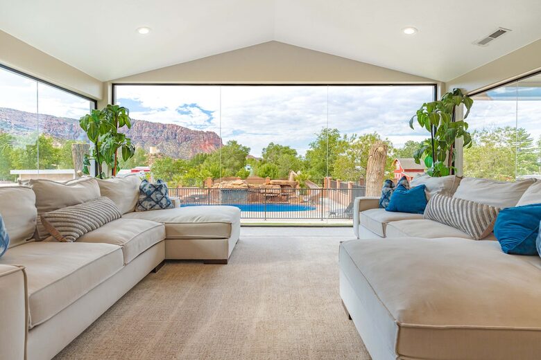 Hildale Group Escape with Pool, Sauna and Private Theater - Hildale, Utah