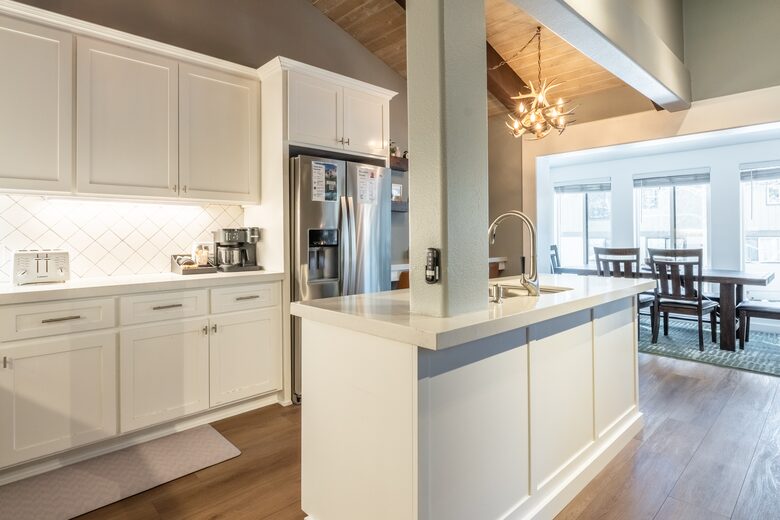 Mammoth Lakes Mountain Condo with Shuttle Access and Spa - Mammoth Lakes, California
