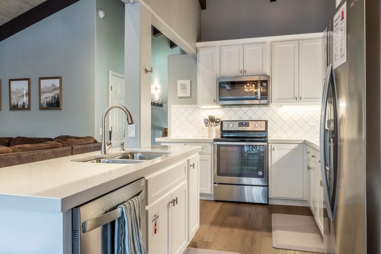 Mammoth Lakes Mountain Condo with Shuttle Access and Spa - Mammoth Lakes, California