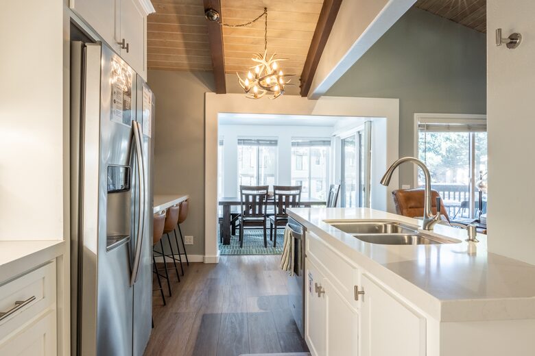 Mammoth Lakes Mountain Condo with Shuttle Access and Spa - Mammoth Lakes, California
