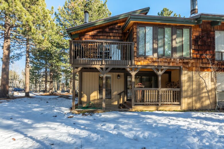 Mammoth Lakes Mountain Condo with Shuttle Access and Spa - Mammoth Lakes, California