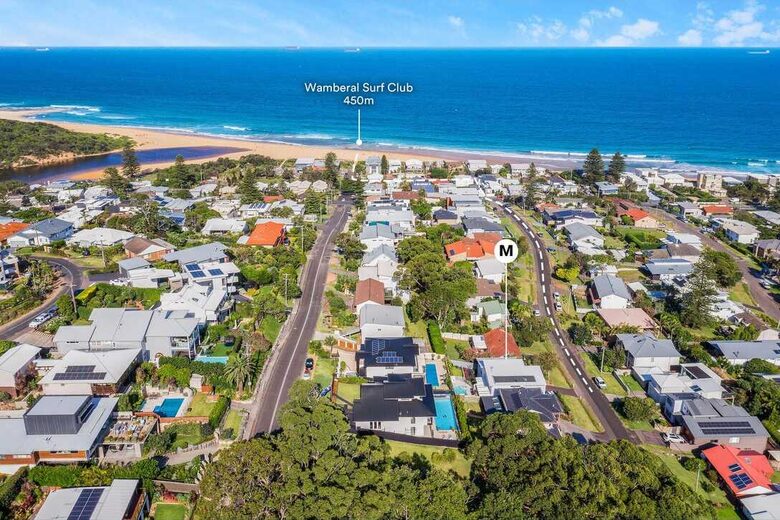Modern Wamberal Retreat with Elevated Coastal Views - Wamberal, Australia