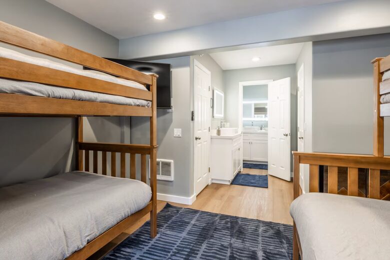 Mammoth Lakes Mountain Condo with Shuttle Access and Spa - Mammoth Lakes, California