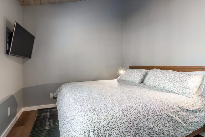 Mammoth Lakes Mountain Condo with Shuttle Access and Spa - Mammoth Lakes, California