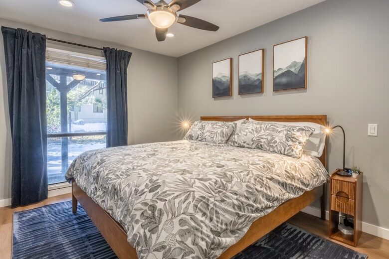 Mammoth Lakes Mountain Condo with Shuttle Access and Spa - Mammoth Lakes, California