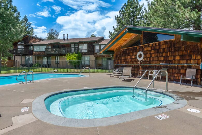 Mammoth Lakes Mountain Condo with Shuttle Access and Spa - Mammoth Lakes, California