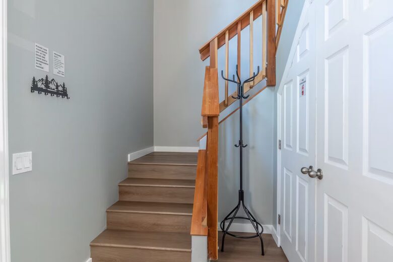 Mammoth Lakes Mountain Condo with Shuttle Access and Spa - Mammoth Lakes, California