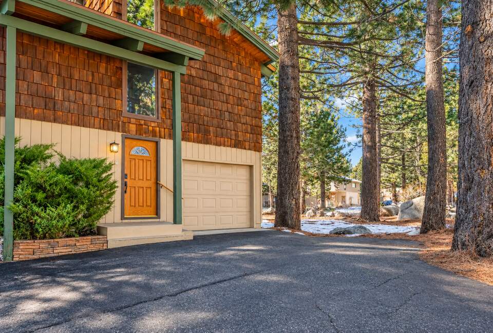 Mammoth Lakes Mountain Condo with Shuttle Access and Spa - Mammoth Lakes, California