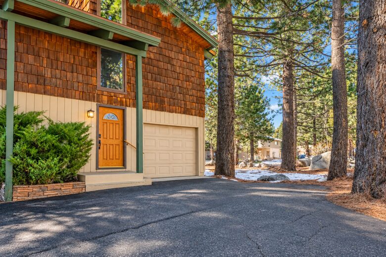 Mammoth Lakes Mountain Condo with Shuttle Access and Spa - Mammoth Lakes, California