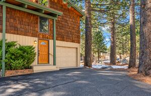 Mammoth Lakes Mountain Condo with Shuttle Access and Spa - Mammoth Lakes, California