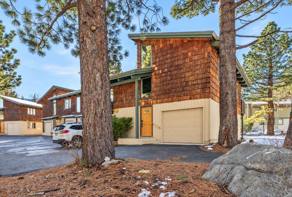 Mammoth Lakes Mountain Condo with Shuttle Access and Spa - Mammoth Lakes, California