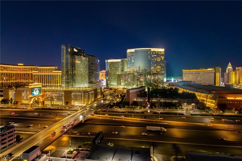 Panoramic Las Vegas Corner Residence - Las Vegas, Nevada