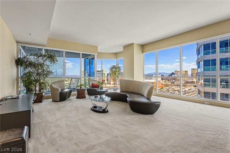 Panoramic Las Vegas Corner Residence - Las Vegas, Nevada
