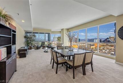 Panoramic Las Vegas Corner Residence - Las Vegas, Nevada