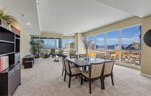 Panoramic Las Vegas Corner Residence - Las Vegas, Nevada