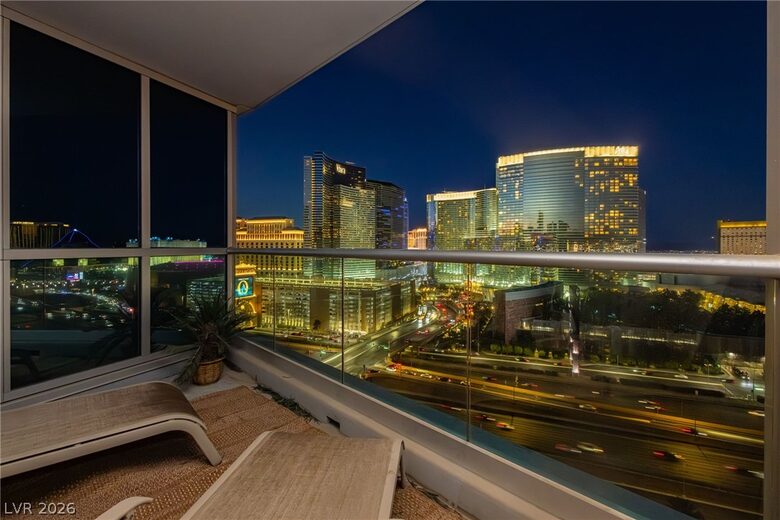 Panoramic Las Vegas Corner Residence - Las Vegas, Nevada
