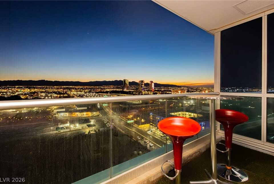 Panoramic Las Vegas Corner Residence - Las Vegas, Nevada
