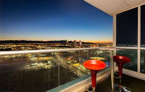 Panoramic Las Vegas Corner Residence - Las Vegas, Nevada