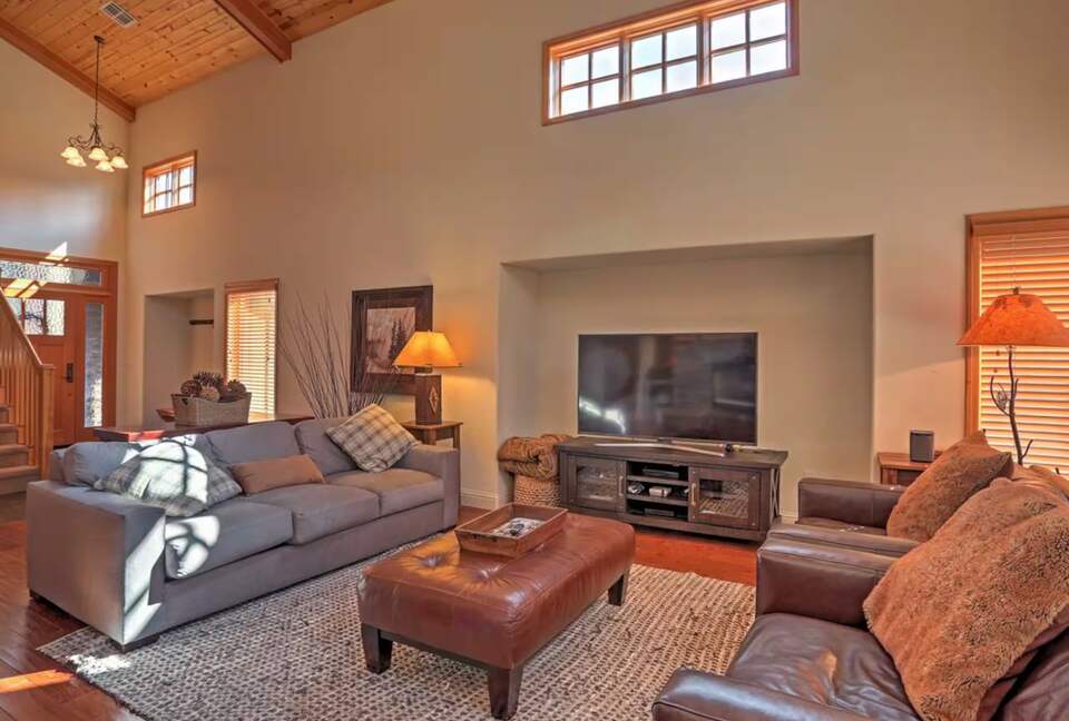 Contemporary Truckee Home Near Donner Lake and Northstar - Truckee, California
