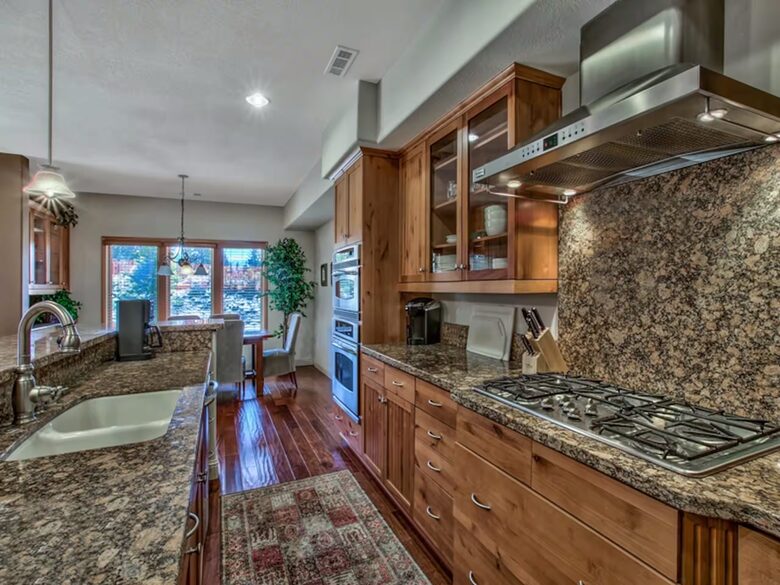 Contemporary Truckee Home Near Donner Lake and Northstar - Truckee, California