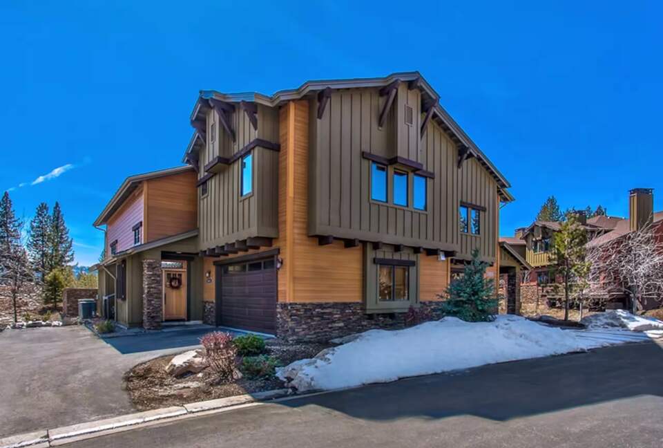 Contemporary Truckee Home Near Donner Lake and Northstar - Truckee, California
