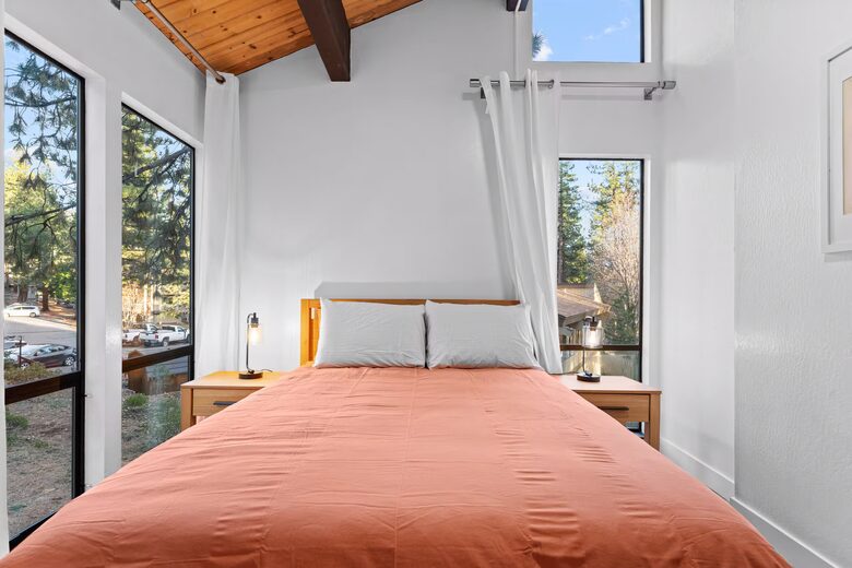 Kings Beach Retreat with Seasonal Pool and Forest Setting - Kings Beach, California