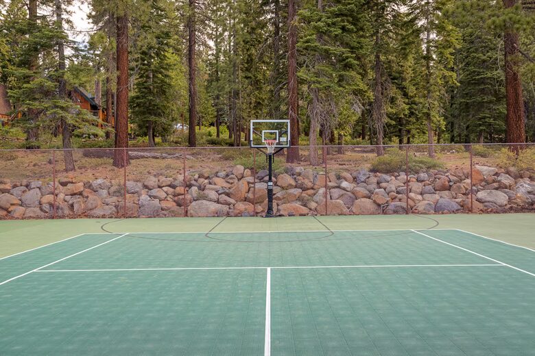 Kings Beach Retreat with Seasonal Pool and Forest Setting - Kings Beach, California