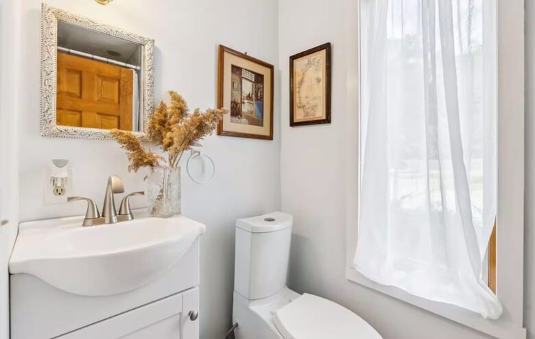 1725 Maine Farmhouse with Pool Near Portland's Waterfront - Falmouth, Maine