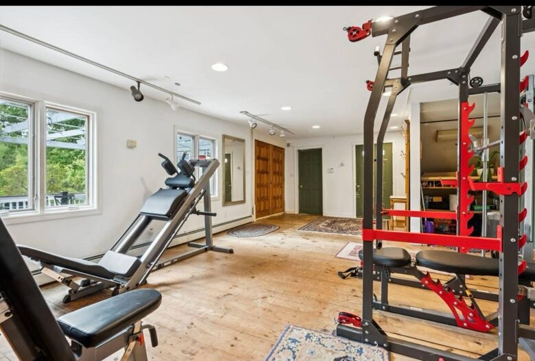 1725 Maine Farmhouse with Pool Near Portland's Waterfront - Falmouth, Maine