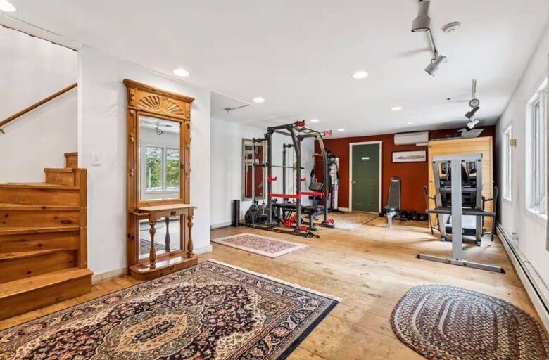 1725 Maine Farmhouse with Pool Near Portland's Waterfront - Falmouth, Maine
