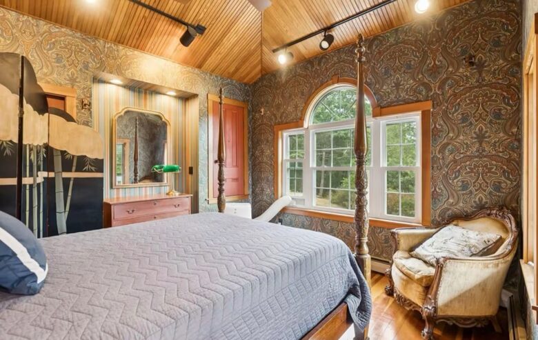 1725 Maine Farmhouse with Pool Near Portland's Waterfront - Falmouth, Maine